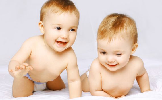 התאומים הוחזרו לידי "ההורים המתעללים"