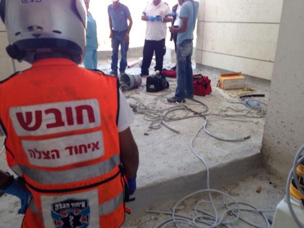 ושוב: פועל שהיה קשור בסנפלינג –  נפל מגובה רב