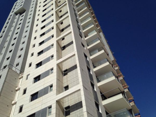 פועל קשור בסנפלניג נפל למותו באתר בנייה