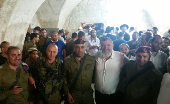 יותר מ-1000 מתפללים בקבר יוסף