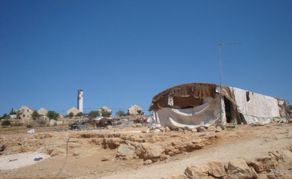 הר חברון: נהרס המאחז הבדואי ליד כרמל