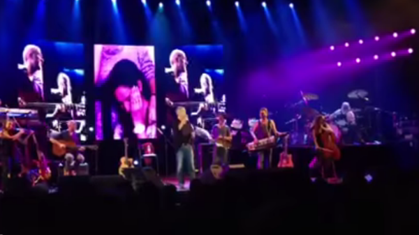 צפו: אשת החלל ביקשה, שלמה ארצי ביצע