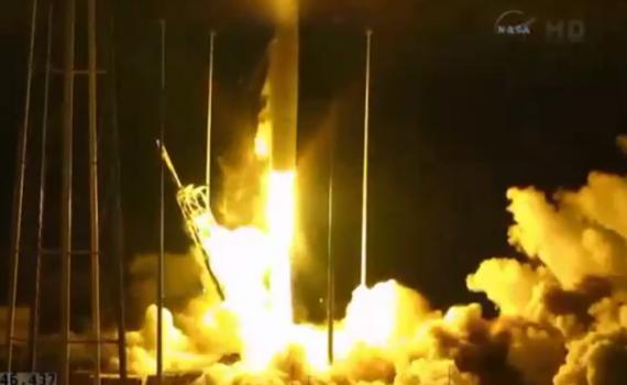 לעיני המצלמות: טיל שוגר לחלל והתפוצץ