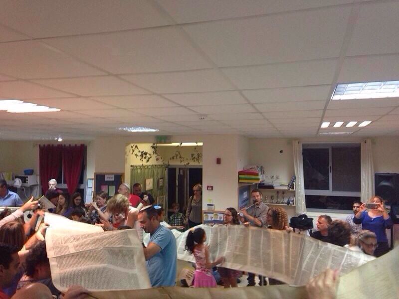 כפר יונה: רפורמים ביזו את ספרי התורה