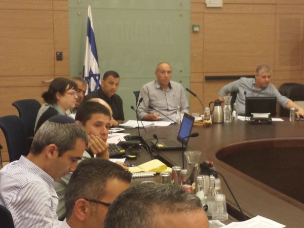 יוגב: "תושבי יו"ש אינם אזרחים סוג ב'"