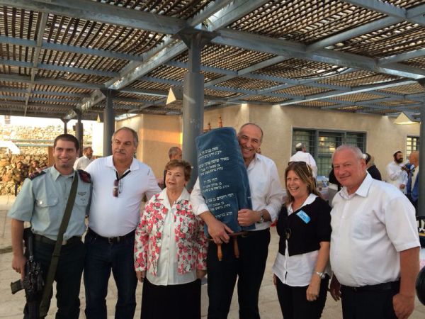 הסטוריה: ספר תורה הוכנס לגבעת התחמושת