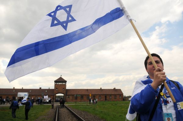 לא נוסעת לפולין? התנדבי בקהילה