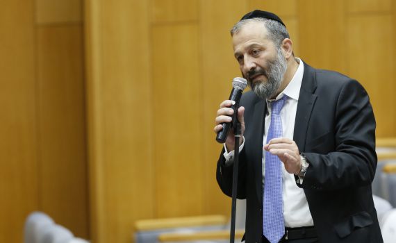 דרעי נגד בן דהן: "לא ננהג במשרד הדתות כמו שנהגו כלפינו"