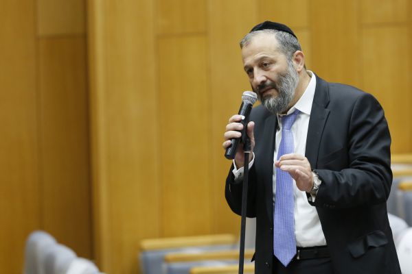 דרעי נגד בן דהן: "לא ננהג במשרד הדתות כמו שנהגו כלפינו"