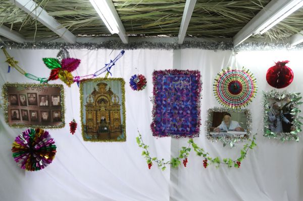 הסוכה – "צילא דמיהמנותא"