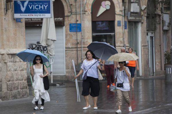 הערב: מתחילים לומר 'טל ומטר' והגשם מגיע