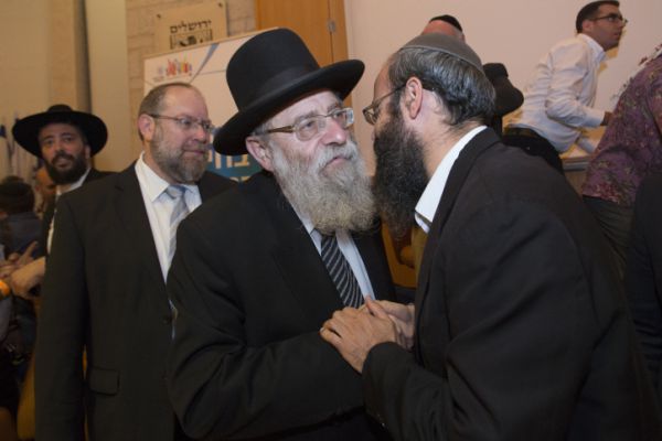 מועצת הרבנות האריכה את כהונתו של הרב שטרן