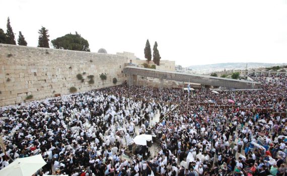 מרהיב: 80 אלף איש בברכת כהנים בכותל המערבי