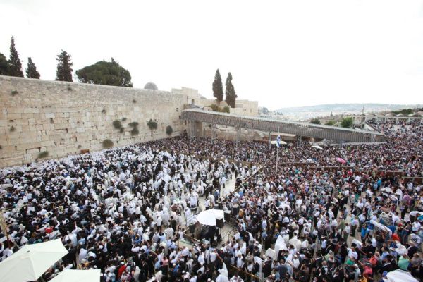 מרהיב: 80 אלף איש בברכת כהנים בכותל המערבי