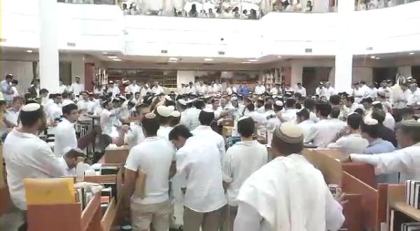 צפו: הבדלה במוצאי יום כיפור בישיבת עתניאל