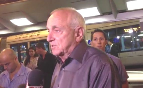 צפו: במקום להתפטר אהרונוביץ' מברבר