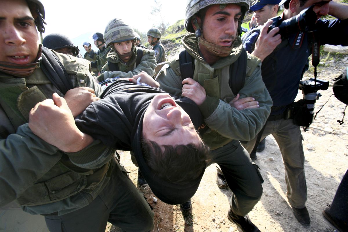 קצין משטרה תקף מתנחל ויפצה אותו ב- 23,000 ₪
