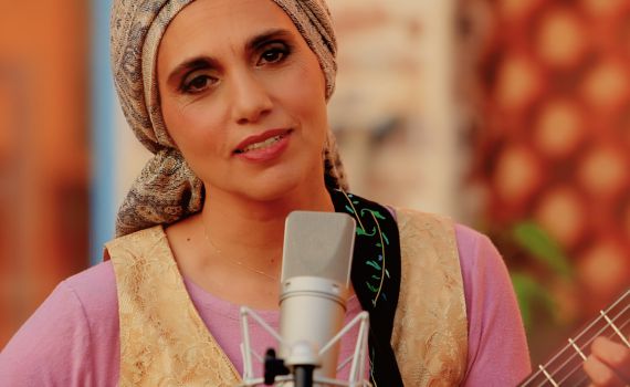 בתה של הזמרת ובנו של הרב הסרוג התחתנו