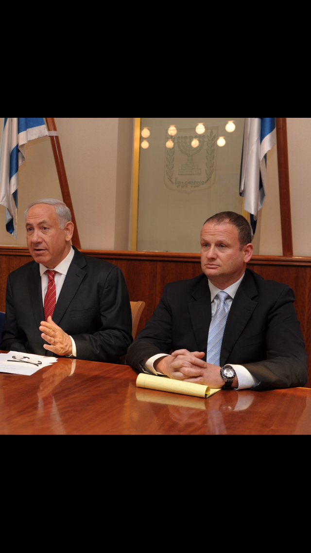 הראל לוקר עוזב גם הוא את לשכת נתניהו