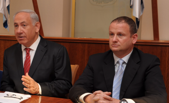 הראל לוקר עוזב גם הוא את לשכת נתניהו