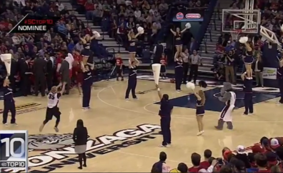 צפו בסל המוזר שזיכה את האוהד ב-500 $