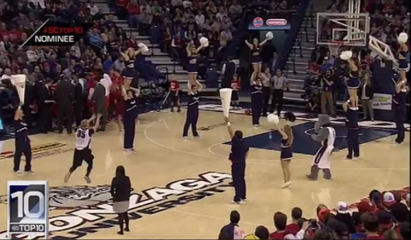 צפו בסל המוזר שזיכה את האוהד ב-500 $