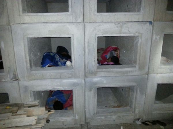 הזוי: השב"חים מתחבאים בתוך כוכי הקברים