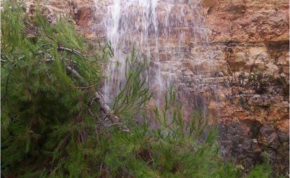 גשמי ברכה: צפו במפל שנוצר מתחת לישוב נריה