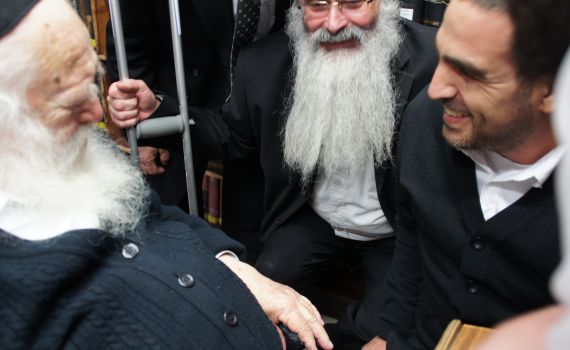 השוטר שנפצע בהר נוף נפגש עם הרב קנייבסקי