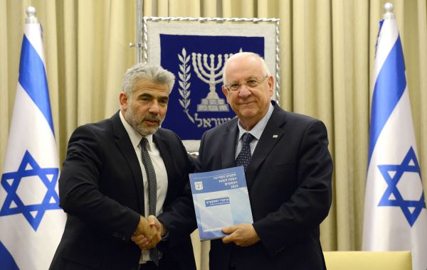 שר האוצר הגיש לריבלין את תקציב המדינה