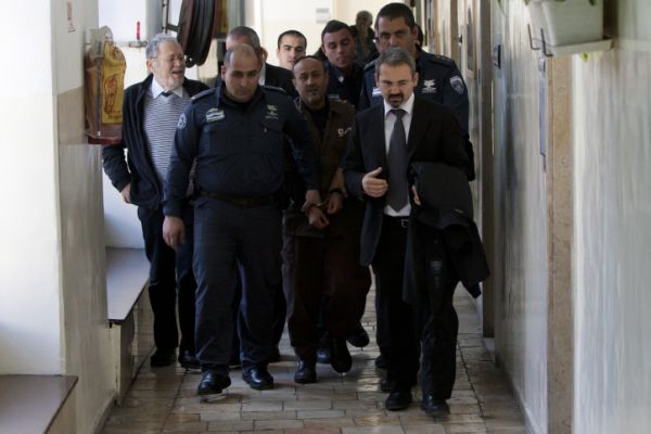 בעקבות המכתב שפרסם, ברגותי הועבר לבידוד