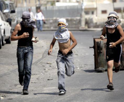 תישלל אזרחותו של מי שמיידה אבנים