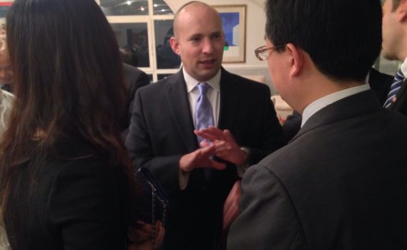 איך אומרים ״בורא פרי הגפן״ בסינית?