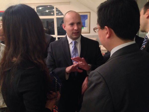 איך אומרים ״בורא פרי הגפן״ בסינית?