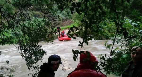 נסחפו עם רכבם בנחל – וחולצו
