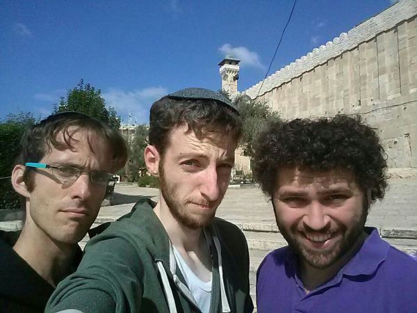 בדרך למערכון חדש: אנדרדוס ביקרו בחברון