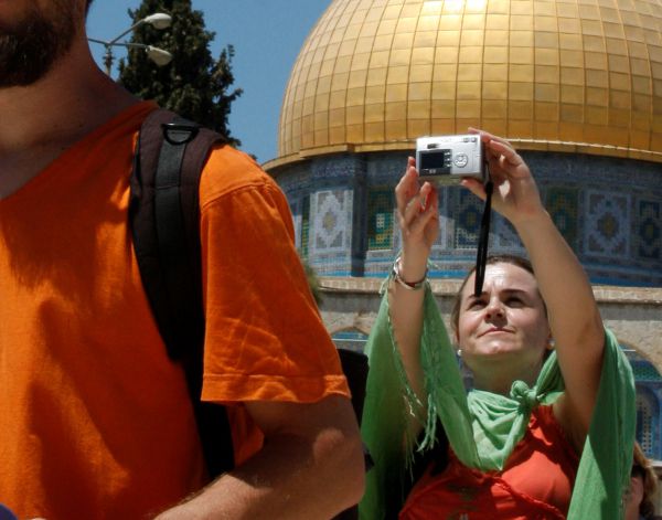 מספיק עם הסלפי: עלייה להר הבית היא לא טיול כיתתי