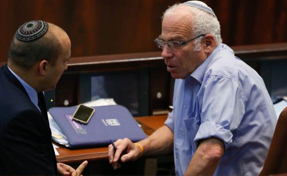 מינה צמח עורכת סקר על פיצול הבית היהודי