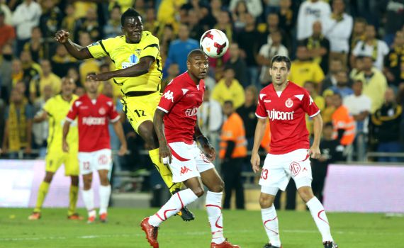 צפו: אוהד היכה שחקן – הדרבי התל אביבי פוצץ