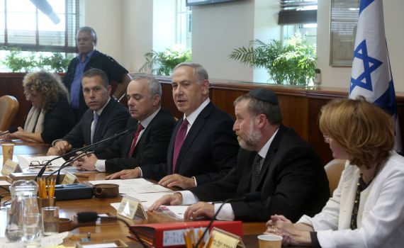 חוק הגיור עבר בממשלה: בנט תמך; אריאל התנגד