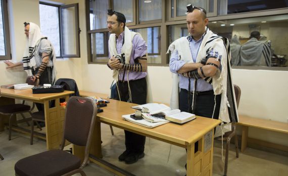 בנט הגיע להתפלל שחרית במקום הפיגוע