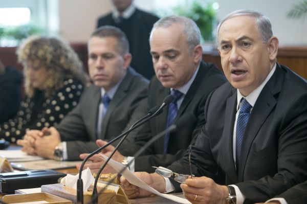 לנתניהו מתחיל להמאס: איום מרומז ללבני ולפיד