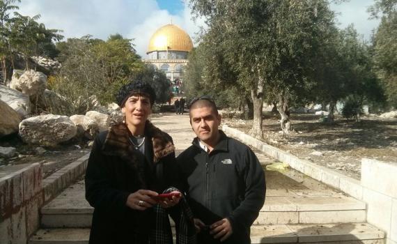 צפו: מוסלמיות תוקפות את שולי מועלם בהר הבית