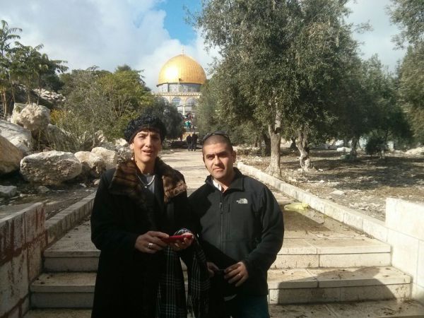 צפו: מוסלמיות תוקפות את שולי מועלם בהר הבית