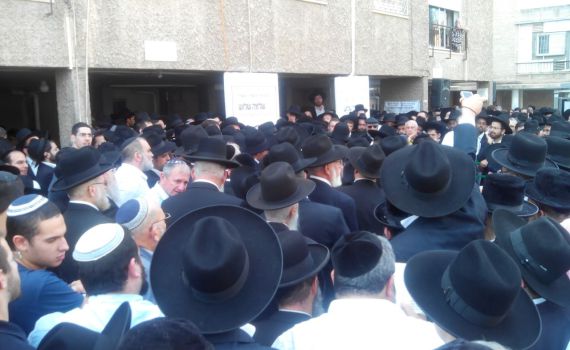 גלריה: מאות ליוו את הרב שלמה שלוש זצ"ל
