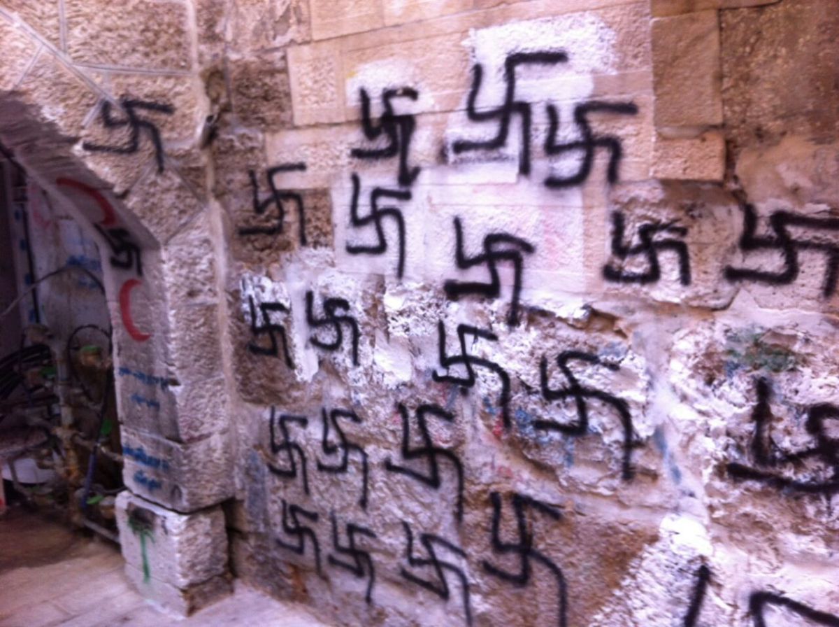 מזעזע: צלבי קרס בעיר העתיקה בירושלים‬