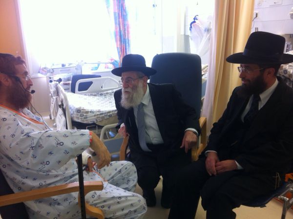 הרב שטרן התרגש לראות את יהודה גליק על הרגליים