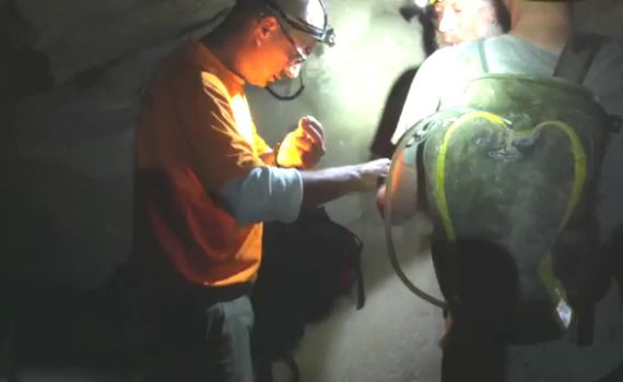 צפו: כך חולצו מטיילים שנתקעו בנחל דרגות