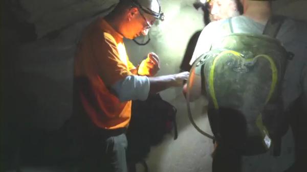 צפו: כך חולצו מטיילים שנתקעו בנחל דרגות