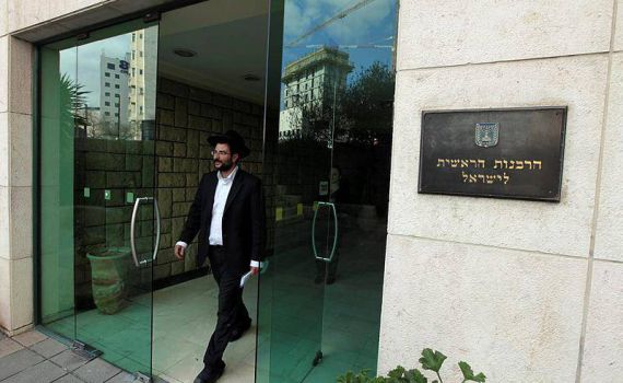 "לא מאמין שרב יגייר בלי קבלת עול מצוות"